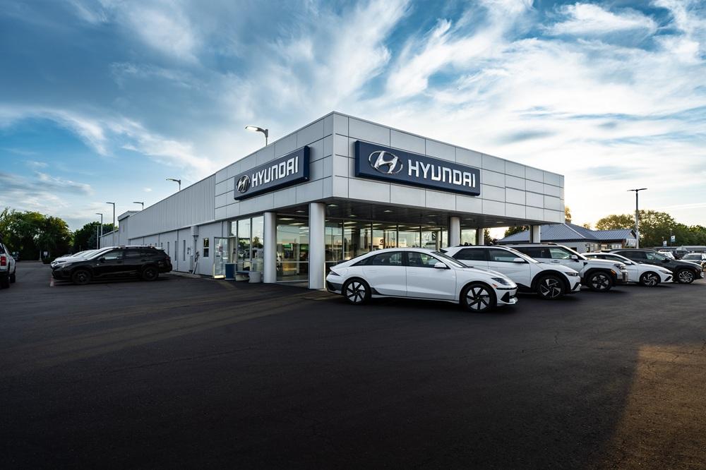 Dealership gallery photo 1